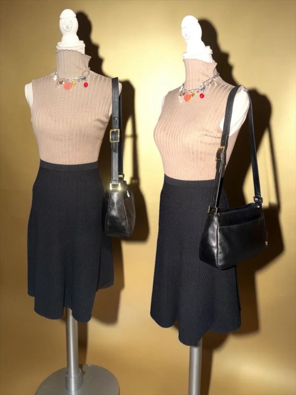 VTG Etienne Aigner Shoulder Bag Black Leather Brass Pocket Purse Horseshoe Logo - Picture 4 of 11